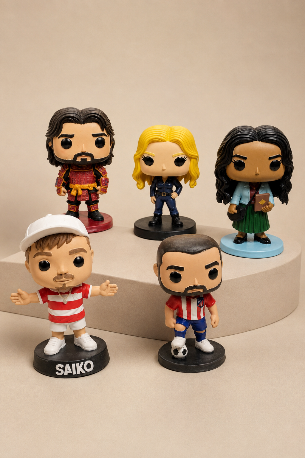 Cinco figuras personalizadas de resina creadas por Gretos3D